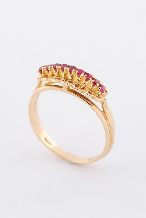 Gouden rij ring met robijnen
