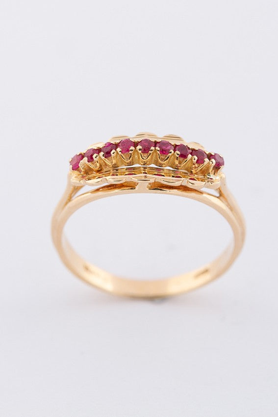 Gouden rij ring met robijnen