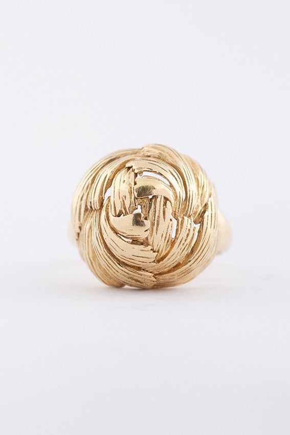 Gold carved rose ring