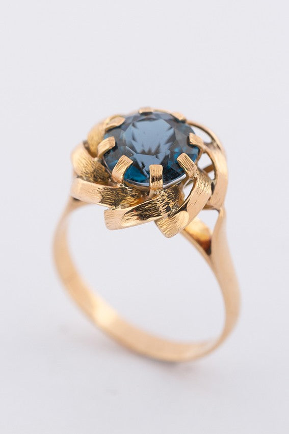 Gouden ring met blauwe spinel