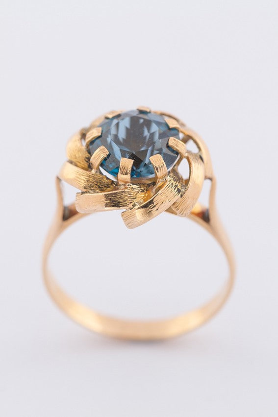Gouden ring met blauwe spinel