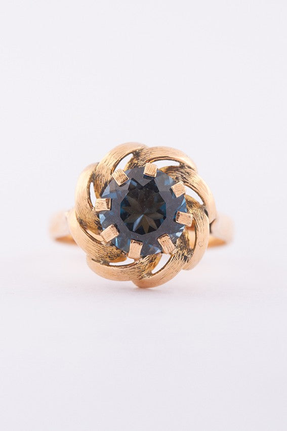 Gouden ring met blauwe spinel