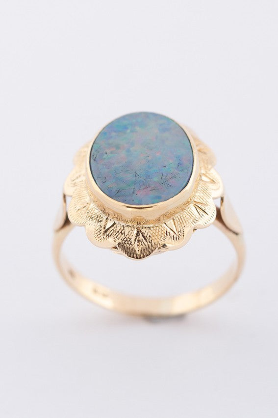 Gouden ring met opaal doublet