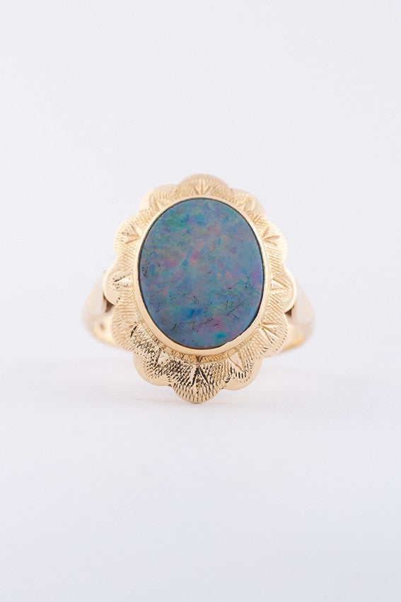 Gouden ring met opaal doublet