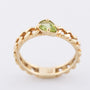 Gouden ring met een peervormige peridoot