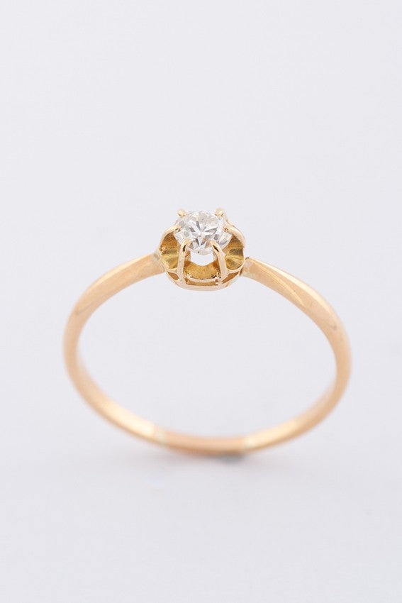 Gold solitaire ring with an old-cut brilliant of approx. 0.20 ct.