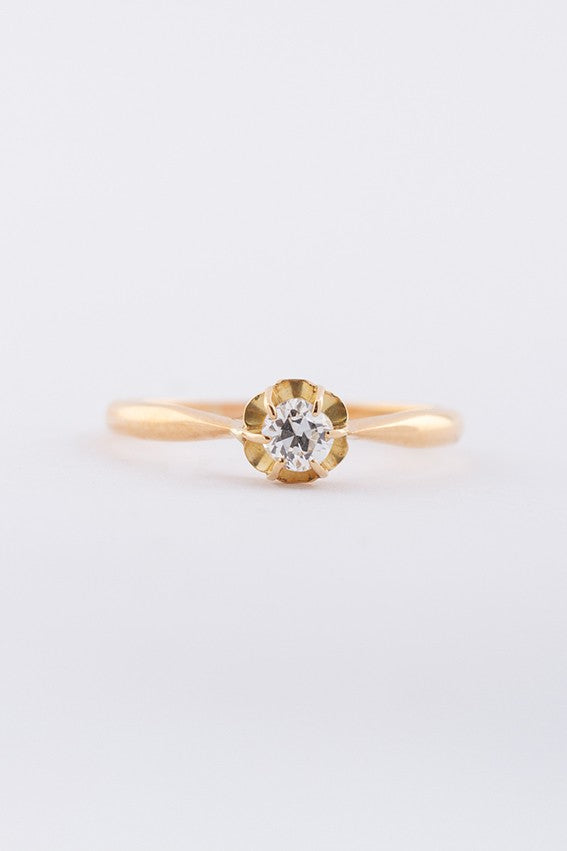 Gold solitaire ring with an old-cut brilliant of approx. 0.20 ct.