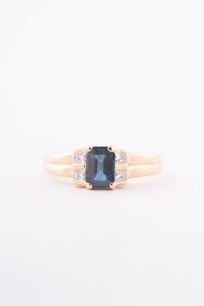 Gouden ring met saffier en 4 briljanten