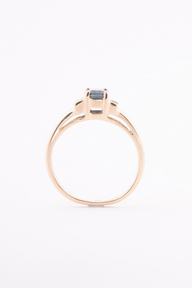 Gouden ring met saffier en 4 briljanten