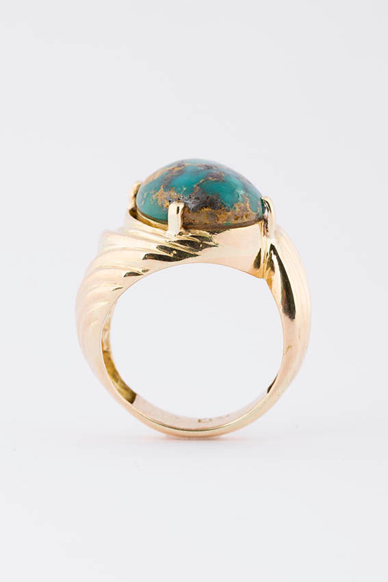 Gold ring with Eilat stone