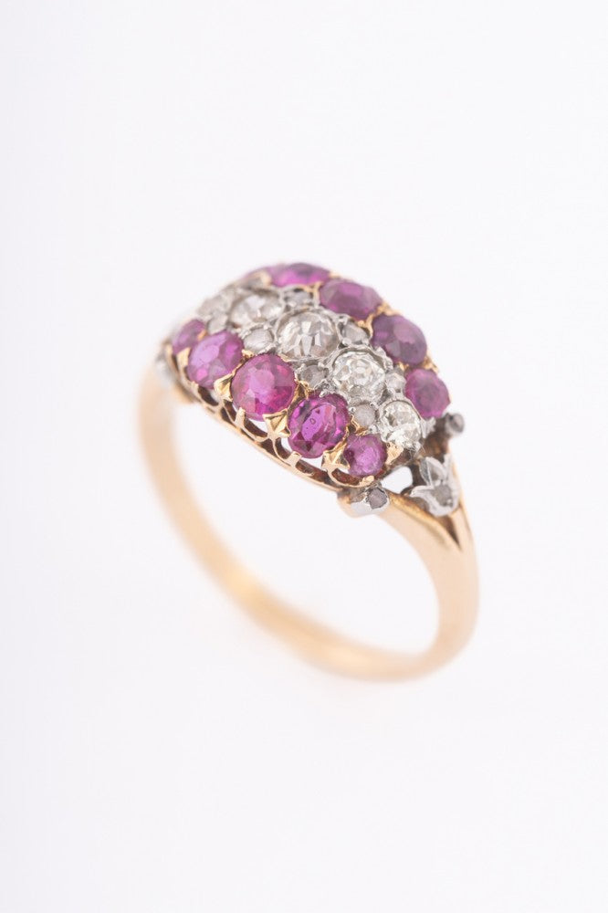 Gold ring with 5 brilliant-cut diamonds and a double row of rubies