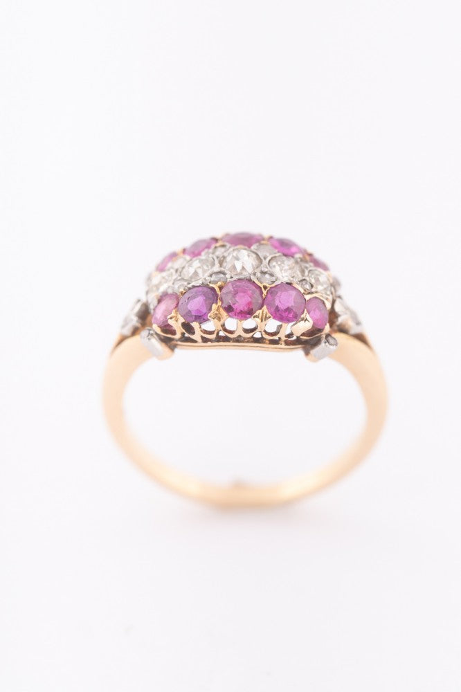 Gold ring with 5 brilliant-cut diamonds and a double row of rubies