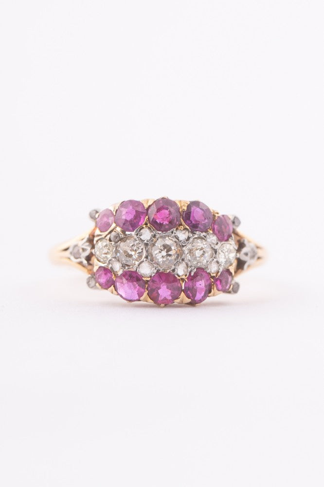 Gold ring with 5 brilliant-cut diamonds and a double row of rubies