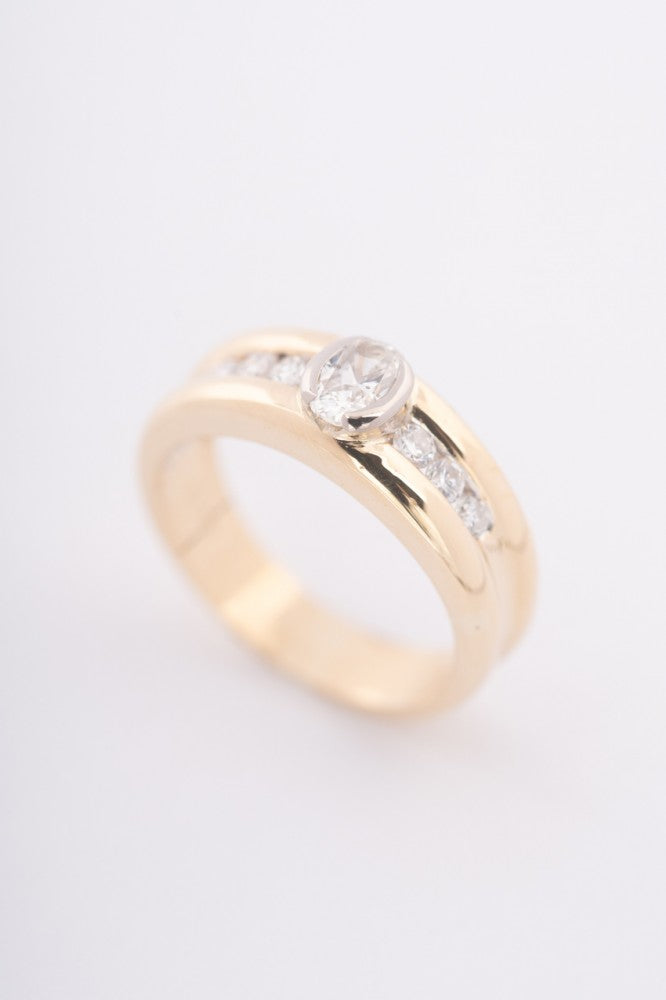 Gold row ring with oval and round cut diamonds