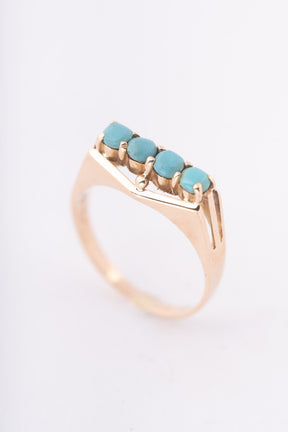 Gold ring with turquoise