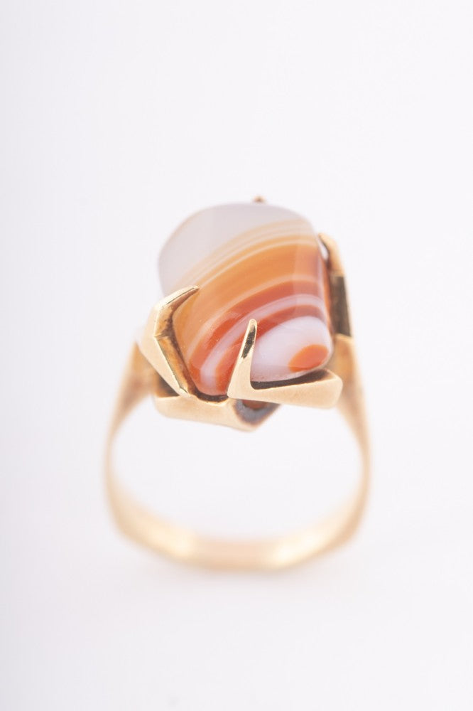 Gold ring with agate