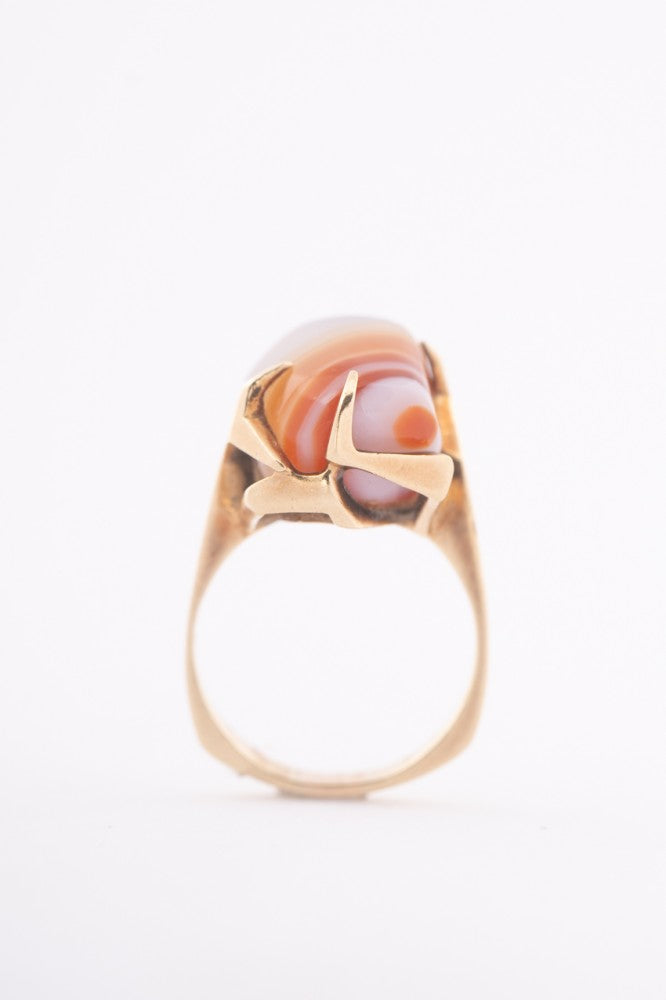 Gold ring with agate