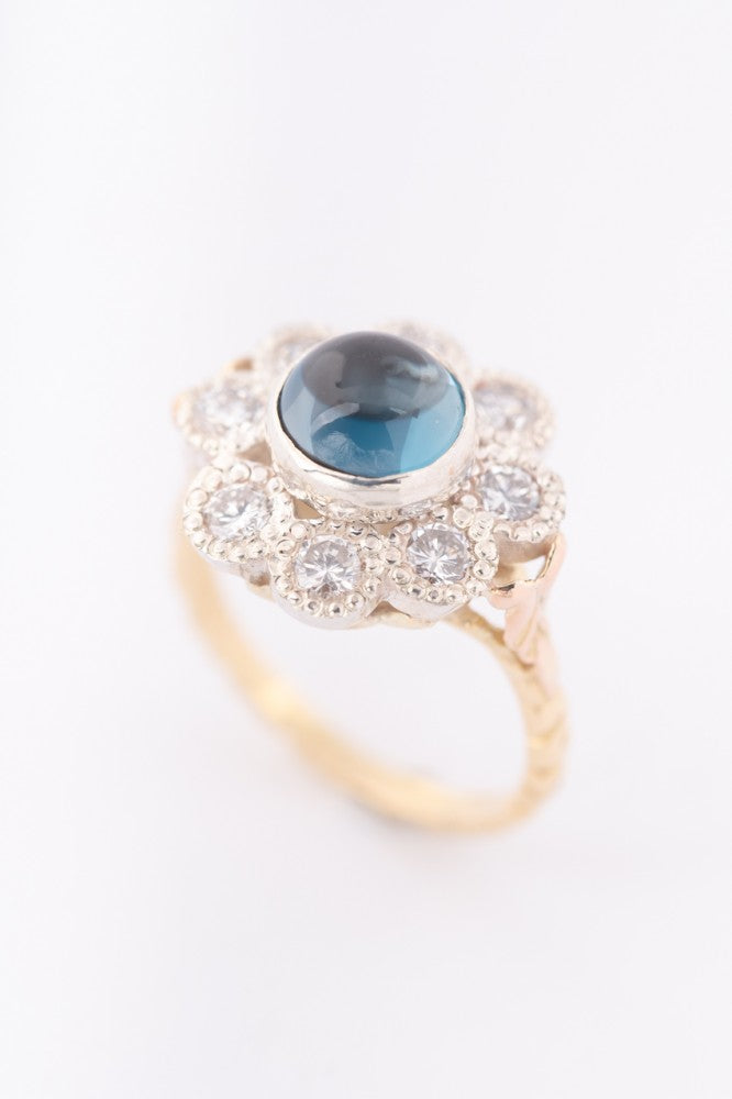 White/yellow gold entourage ring with topaz and diamonds