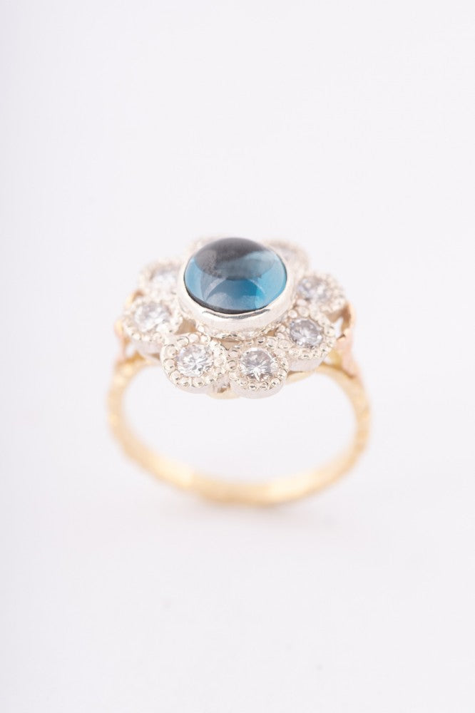 White/yellow gold entourage ring with topaz and diamonds