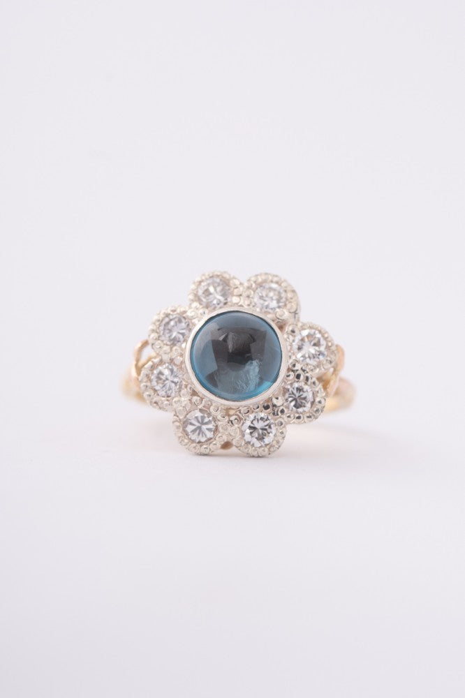 White/yellow gold entourage ring with topaz and diamonds