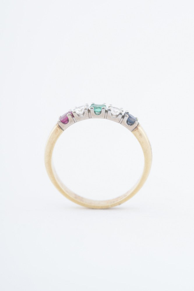 Gouden rijring met saffier, robijn, smaragd en briljanten