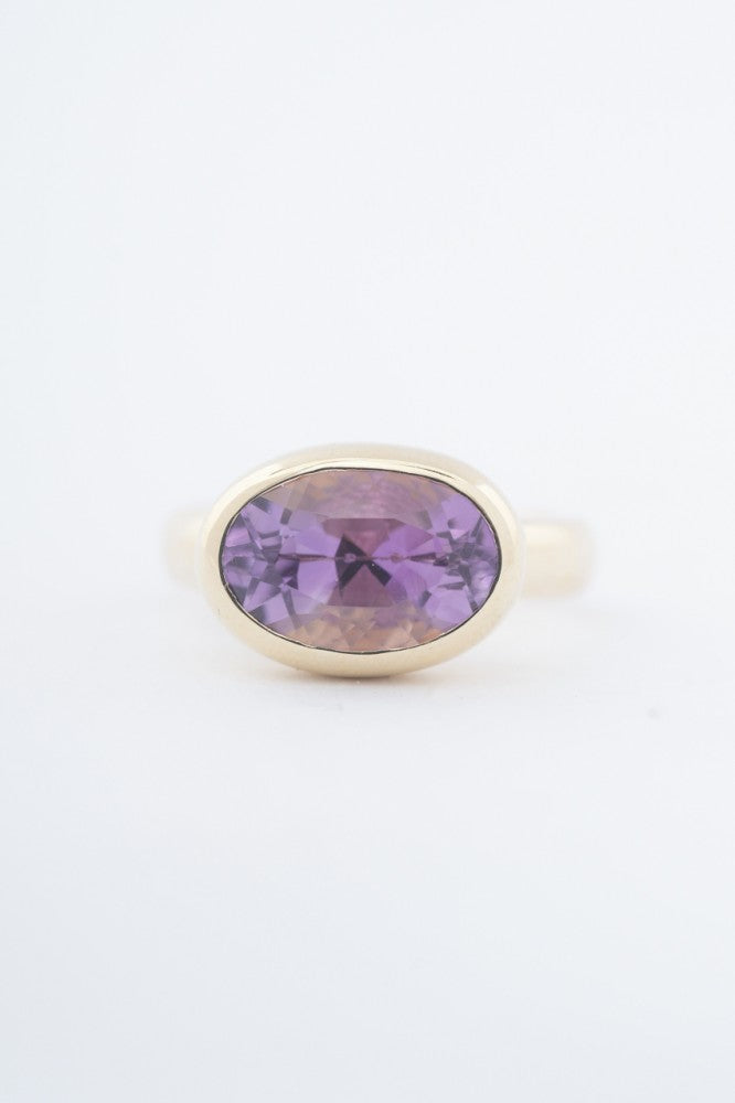 Gouden ring met een amethist