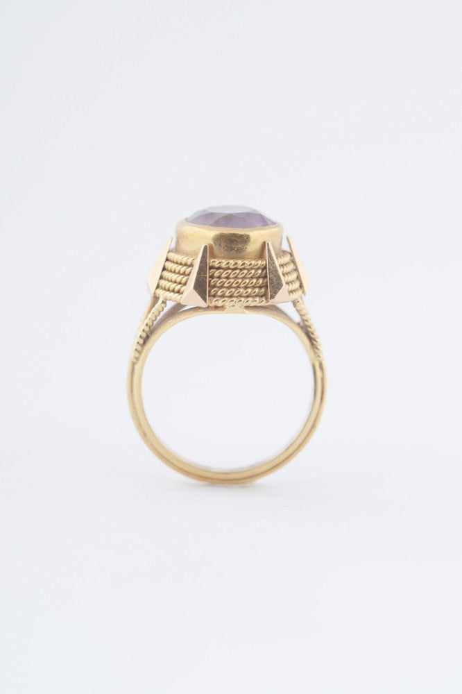 Gold ring with amethyst