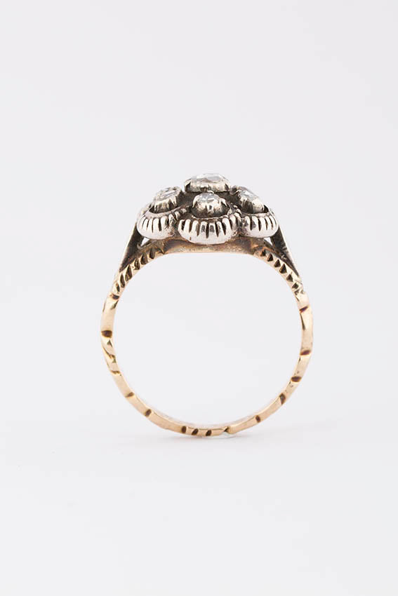 Oude gouden ring met roos diamant