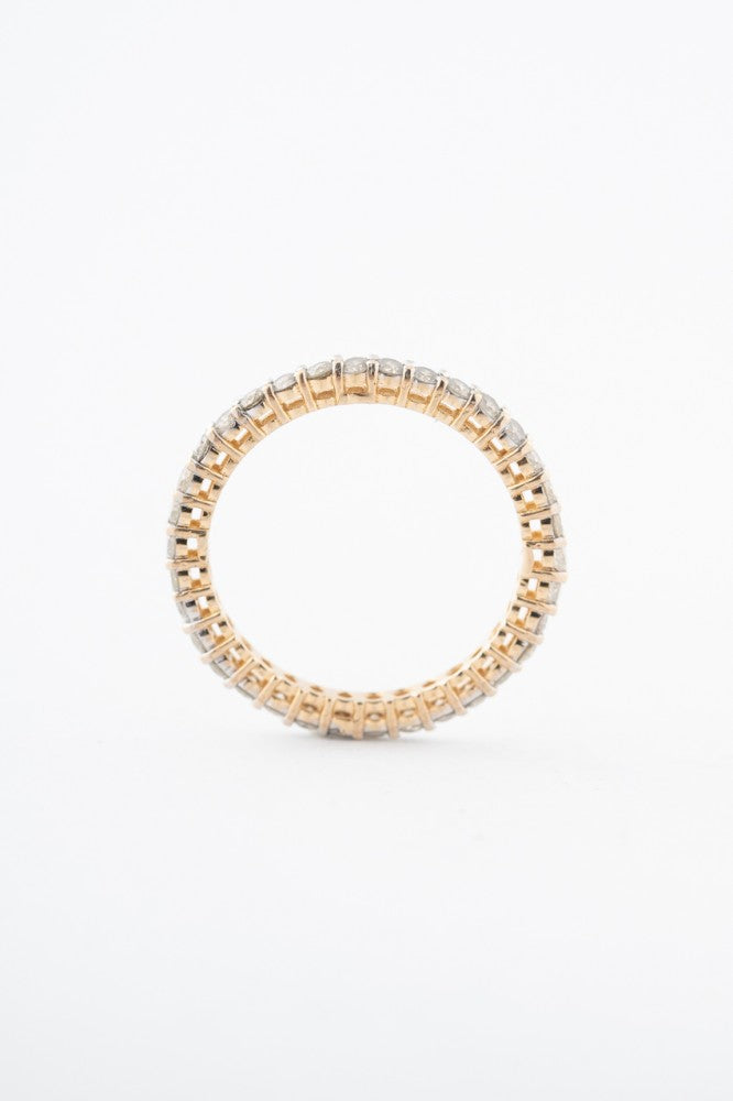 Gold alliance ring with 34 diamonds