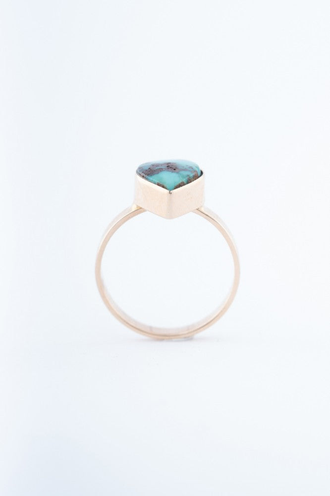 Gouden ring met peervormige turkoois