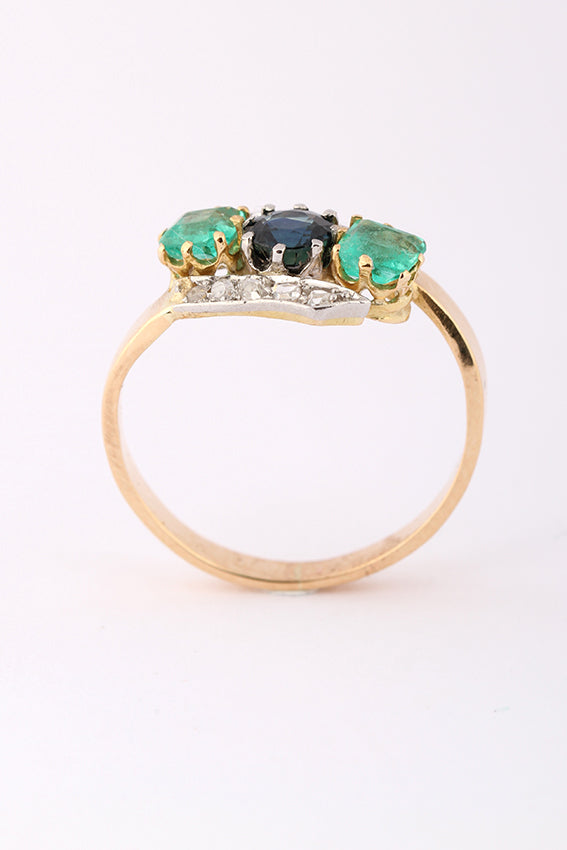 Antique ring with sapphire, emerald and diamond