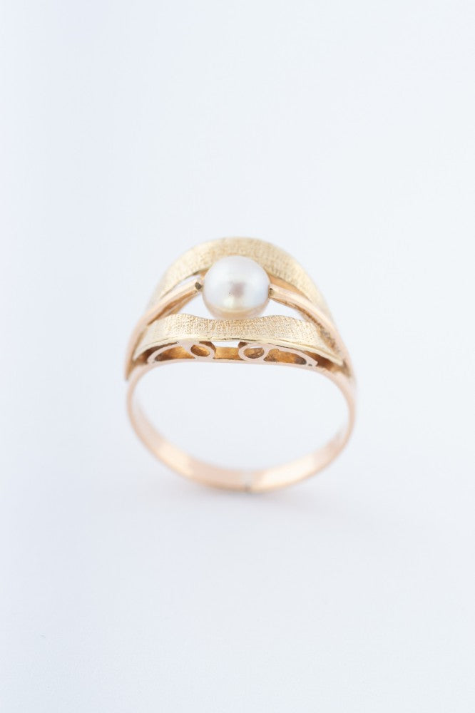 Gouden ring met cultive parel