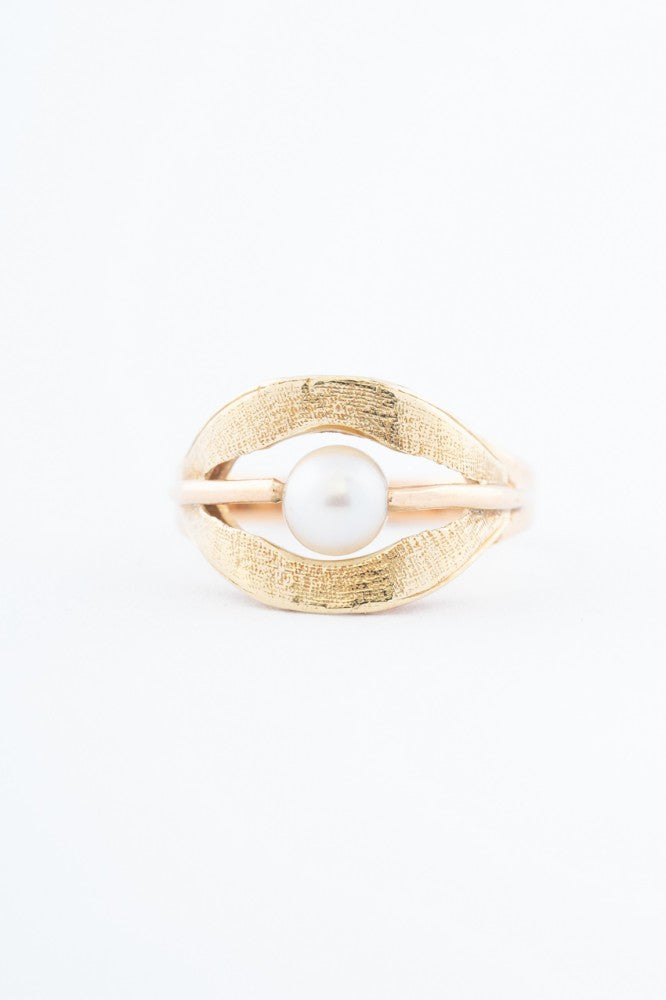 Gouden ring met cultive parel