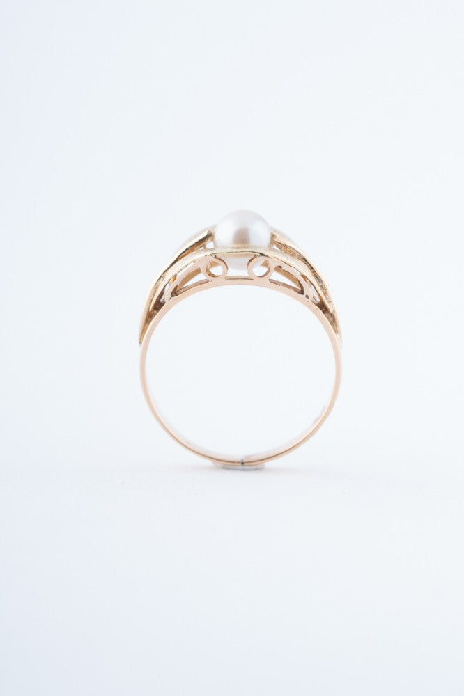 Gouden ring met cultive parel