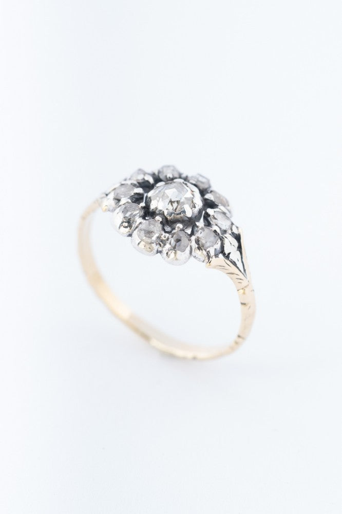 Gouden ring met diamanten in zilver gezet