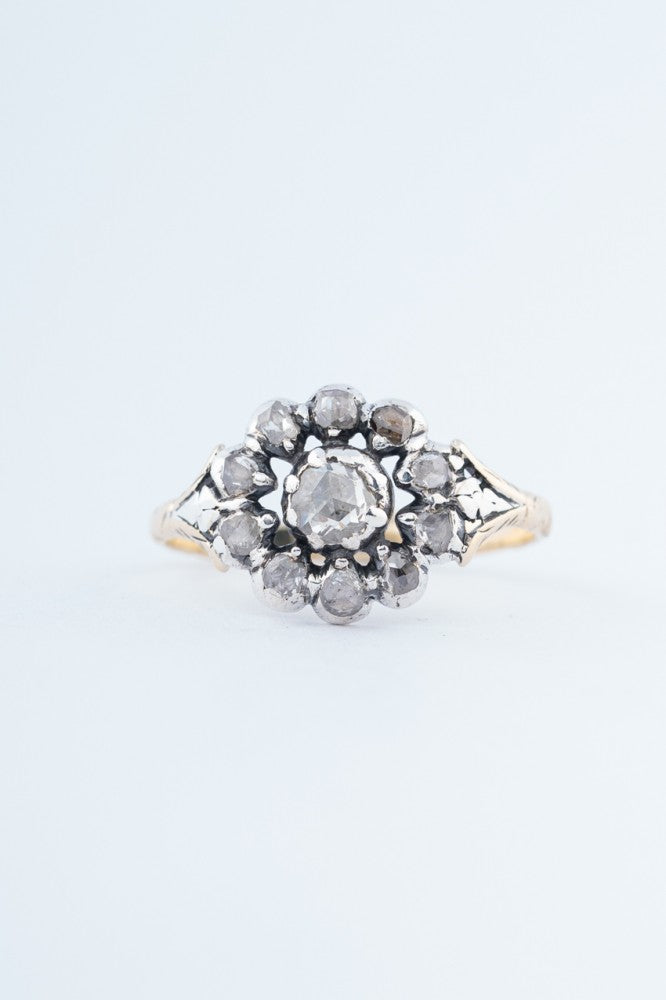 Gouden ring met diamanten in zilver gezet