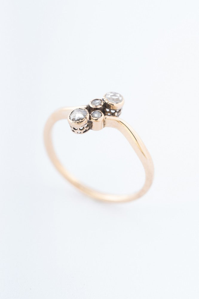 Antieke ring met 4 roos geslepen diamanten