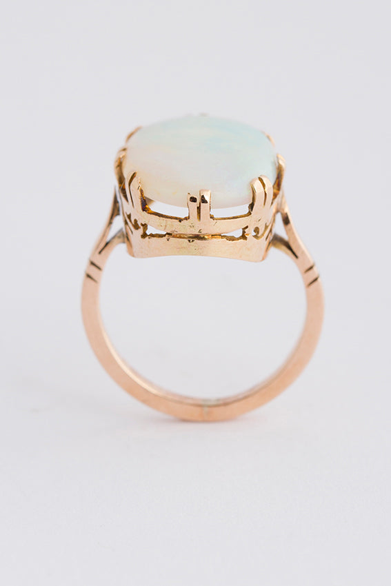 Gold ring with opal