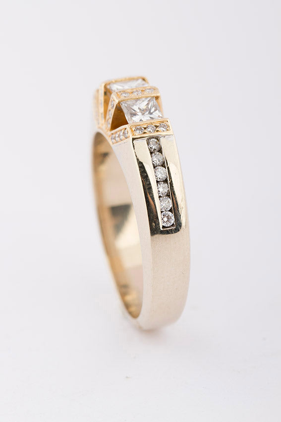 Wit/geel gouden rij ring met 3 prinses geslepen briljanten