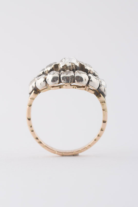 White/yellow gold ring with sapphire