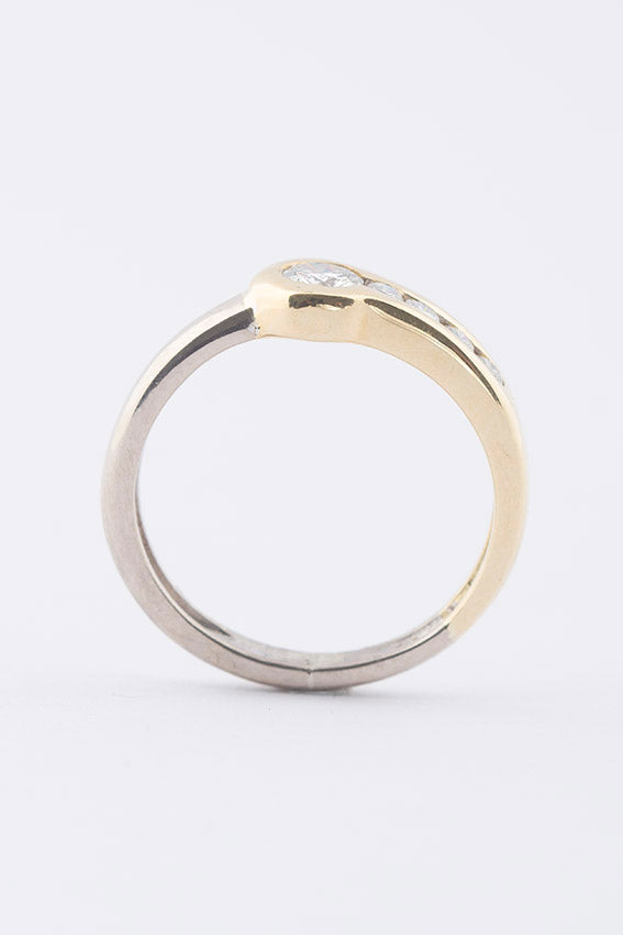 White/yellow gold ring with brilliant
