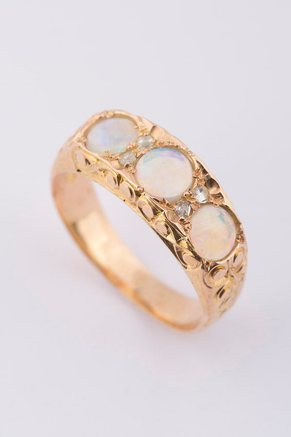 Victorian ring with opal