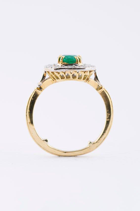 Entourage ring with emerald and brilliant