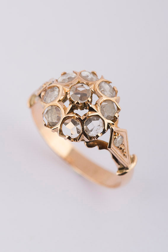 Entourage ring with diamonds