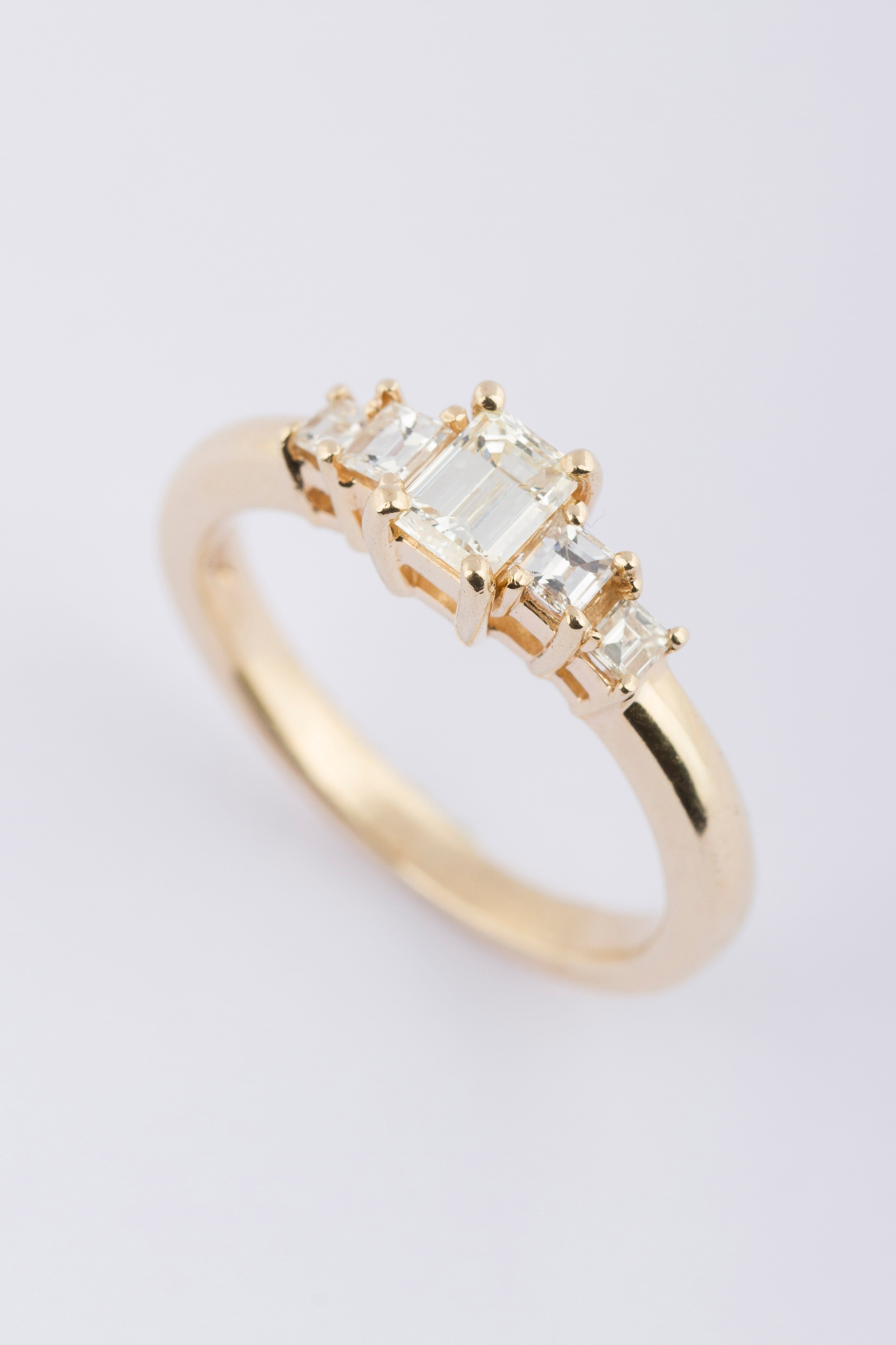 Row ring with diamond