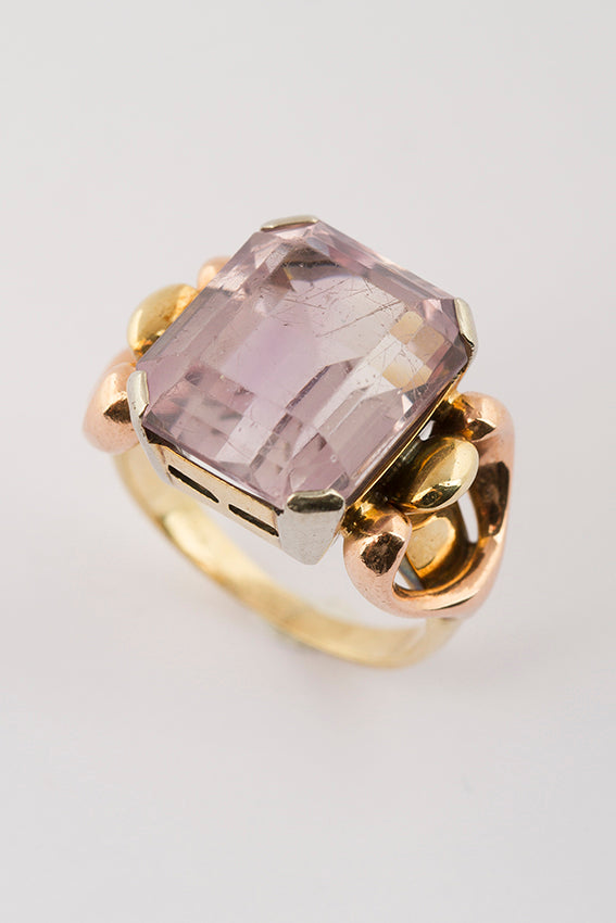 Retro ring with amethyst