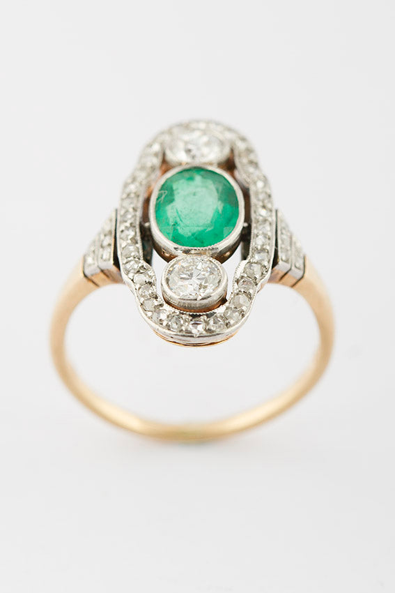Antique Art Deco ring with emerald and diamonds