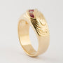 Gold band ring with ruby ​​and brilliant