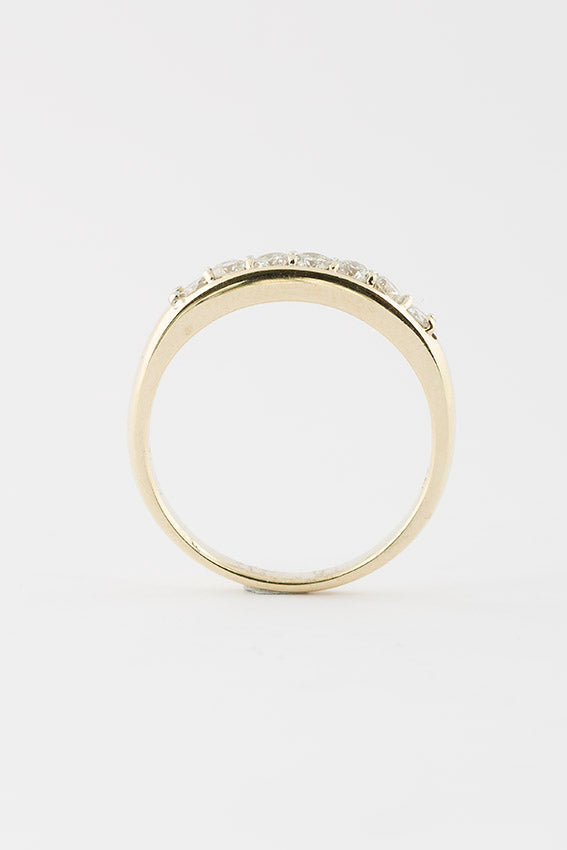 Gold row ring with 7 diamonds