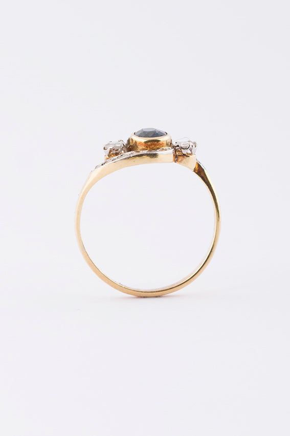 Antieke slagring met saffier en diamant